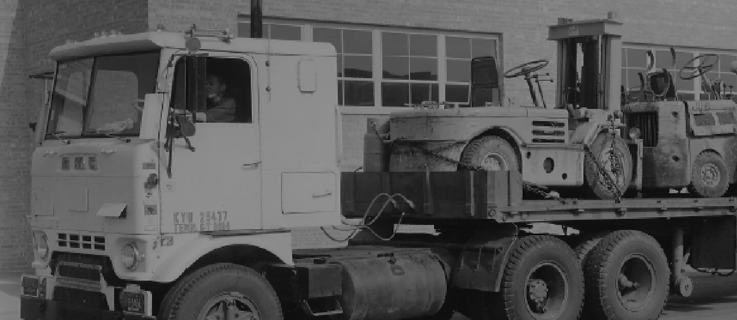 truck-hauling-atlas-equipment